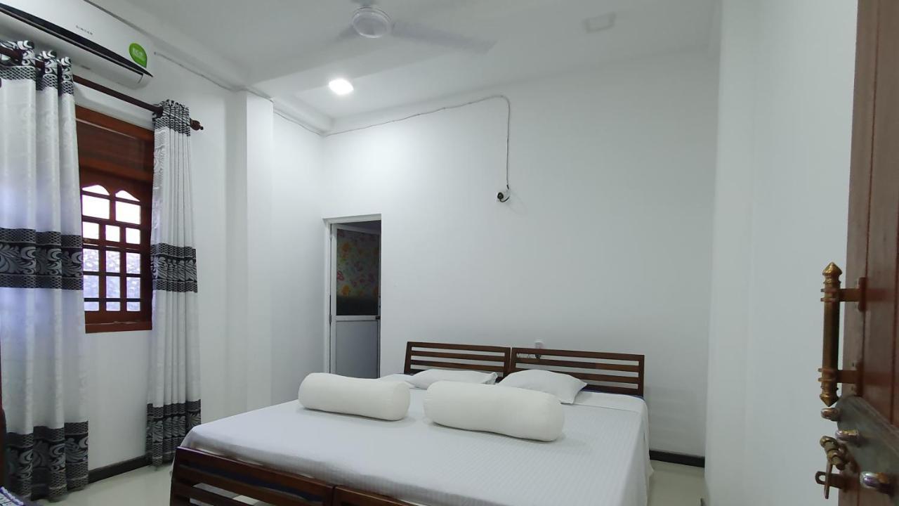 Bandulas Beach House Hikkaduwa Exterior foto